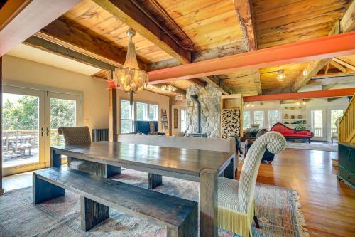 Luxe 14-Acre Vermont Countryside Lodge! in Washington