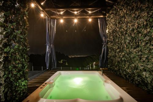 Whirlpool, Ventana Paraíso Cabaña con Jacuzzi (Ventana Paraiso Cabana con Jacuzzi) in Poasito
