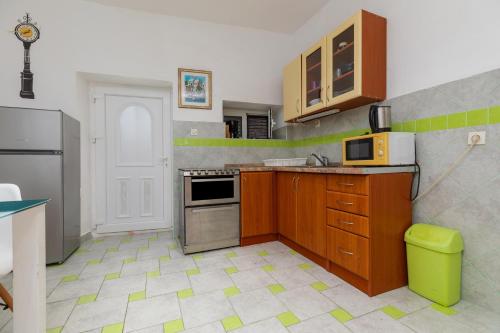 Apartments by the sea Igrane Makarska - 23620 - image 5