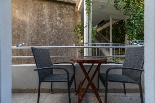 Apartments by the sea Igrane Makarska - 23620 - image 2