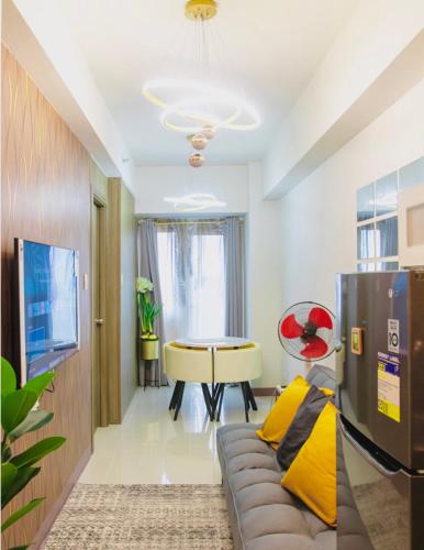 Stunning Suite with Balcony near MOA, Manila