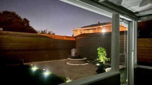 3 doors down to New Orleans , Excellent location! detail
