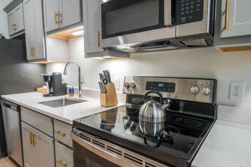 Bright and Modern Studio in Louisville # 105 in Louisville, USA