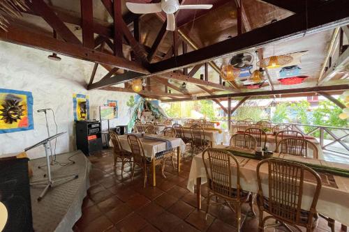 Ravintola, Oriental Sabang Hill Resort in Puerto Galera