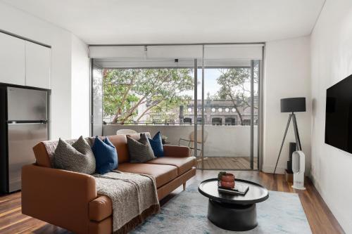 Crown Street Apartments by Urban Rest