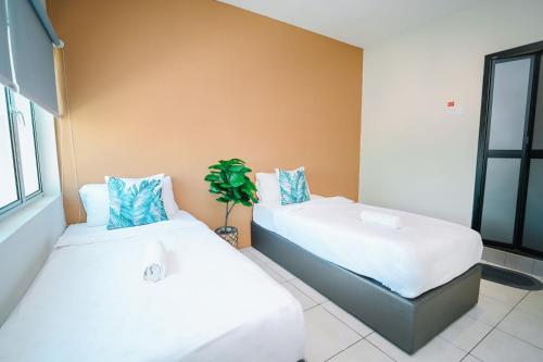 Swing & Pillows @ Malabar