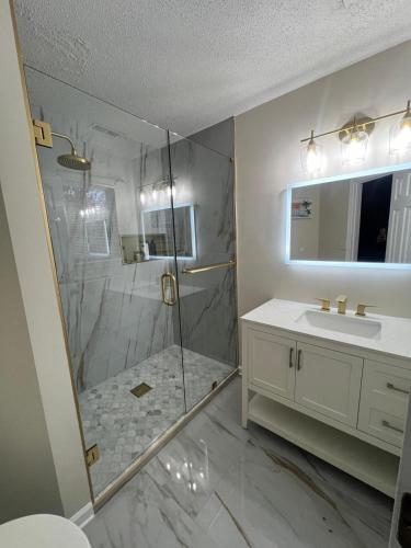 Luxe Central Suburban Retreat Luxe Central Suburban Retreat