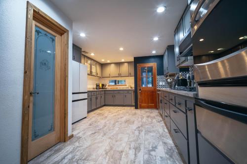 Winter Falls Cabin-Stunning Views in Cherry Valley (CA)