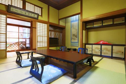 room detail thumbnail 0