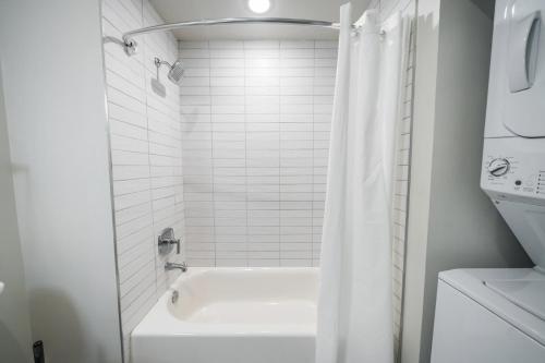 Bright and Modern Studio in Louisville # 106 - main image