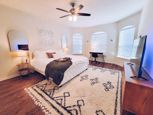 Luxury San Antonio Home - Total 5 beds with 2 King Beds, Near SeaWorld, Six Flags and Attractions in San Antonio, USA