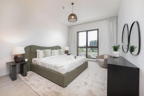 Free housekeeping visits during your stay - StayShort - Warm and Earthy 1-Bedroom Apartment Perfect for Family in Madinat Jumeirah Living!, Dubai (photo 3)
