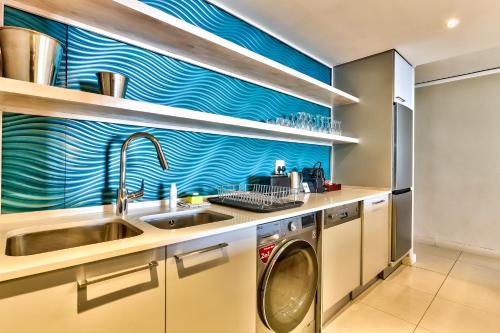 Luxury Two-Bedroom Apartment - Loft image 10