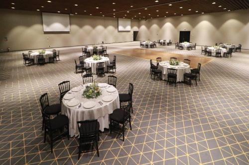 614457354 Holiday Inn San Luis Potosi-Quijote by IHG