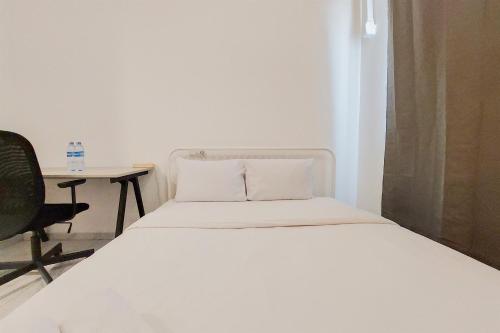Simple and Cozy Stay Studio Sky House Alam Sutera Apartment By Travelio, Tangerang