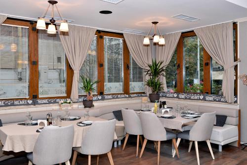 레스토랑, Hotel Cosmos in 루세