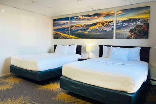 Queen Room with Two Queen Beds - Non-Smoking