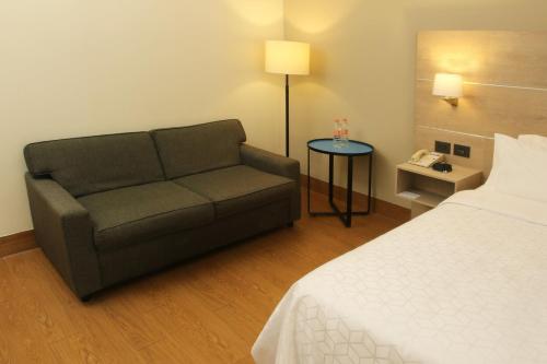 614464985 Holiday Inn Express Monterrey Galerias-San Jeronimo by IHG
