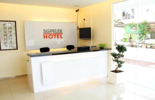 Front desk [24-hour]