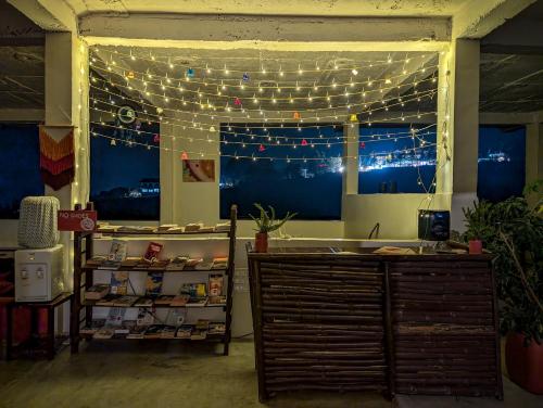 Koplietošanas atpūtas telpa ar TV, Hobo Hostel in Kharota