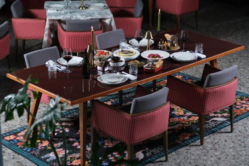 614476532 Margot Old Tbilisi