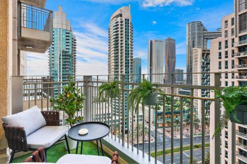 Burj Khalifa View 2BR Steps from Dubai Mall & Metro, Dubaï (photo 2)