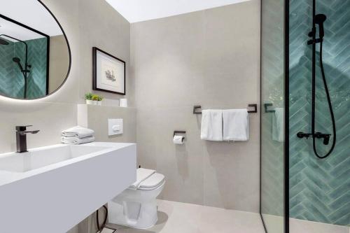 Burj Khalifa View 2BR Steps from Dubai Mall & Metro, Dubaï (photo 6)