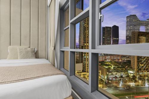 Burj Khalifa View 2BR Steps from Dubai Mall & Metro, Dubaï (photo 10)