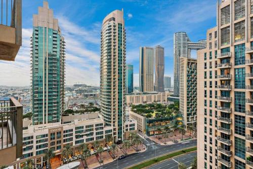 Burj Khalifa Views | Opera | 5 min from Dubai Mall - image 3