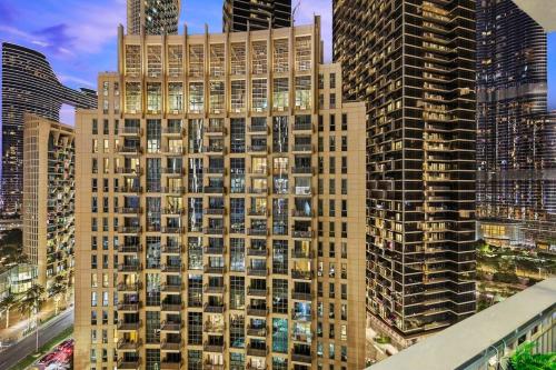 Burj Khalifa Views | Opera | 5 min from Dubai Mall - image 11
