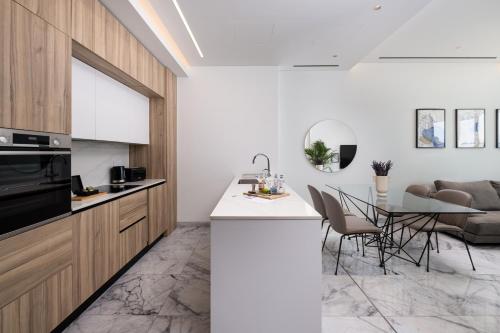 Superior Apartment image 2