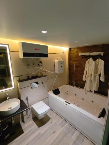 room detail thumbnail 2