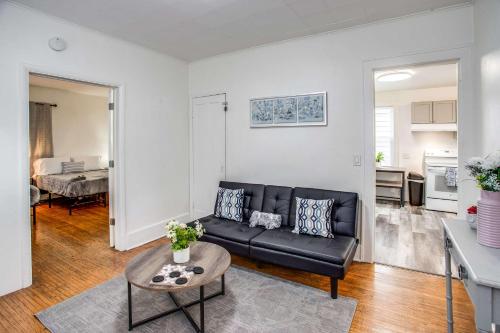 Apartment Near UofR Strong Airport and DWTN Apartment Near UofR Strong Airport and DWTN