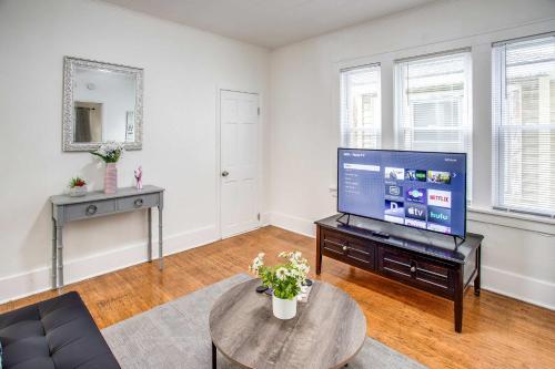 Apartment Near UofR Strong Airport and DWTN Apartment Near UofR Strong Airport and DWTN