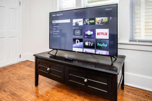 Apartment Near UofR Strong Airport and DWTN Apartment Near UofR Strong Airport and DWTN