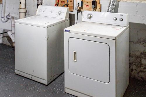 Apartment Near UofR Strong Airport and DWTN Apartment Near UofR Strong Airport and DWTN