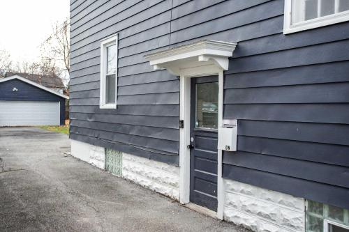 Apartment Near UofR Strong Airport and DWTN Apartment Near UofR Strong Airport and DWTN