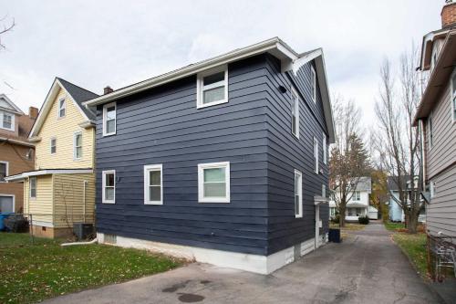 Apartment Near UofR Strong Airport and DWTN Apartment Near UofR Strong Airport and DWTN