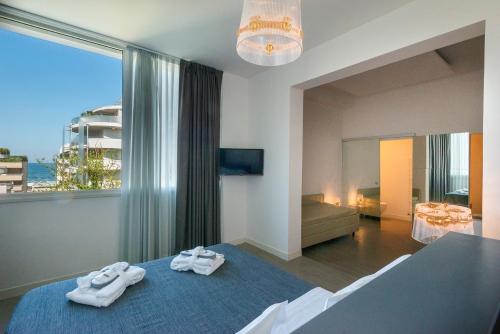 Junior Suite with Side Sea View