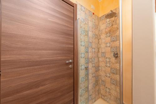 Zuhanyzó, Manzoni 3 - Stanze Più Vicine all'Humanitas (Manzoni 3 - Stanze Piu Vicine all'Humanitas) in Pieve Emanuele