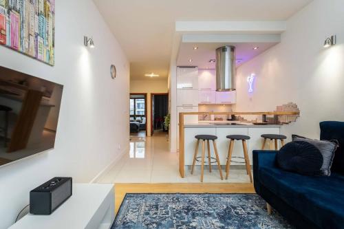 Urban Blue 2 Bedroom Apartment Wola, Warsaw
