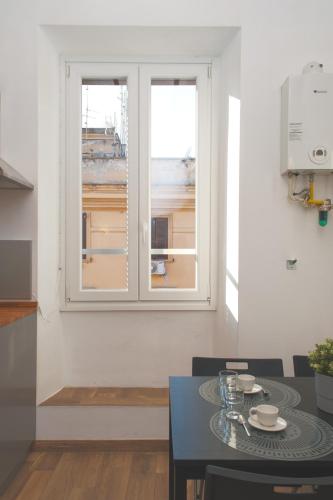 Elena's Apartment - Piramide Metro Station, Rome (photo 9)