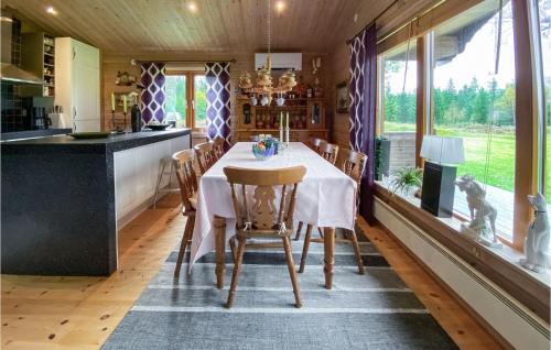 virtuve, 2 Bedroom Awesome Home In Rishult in Kvinnhult