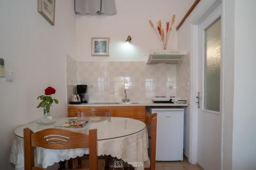 Elli Studios & Apartments 5