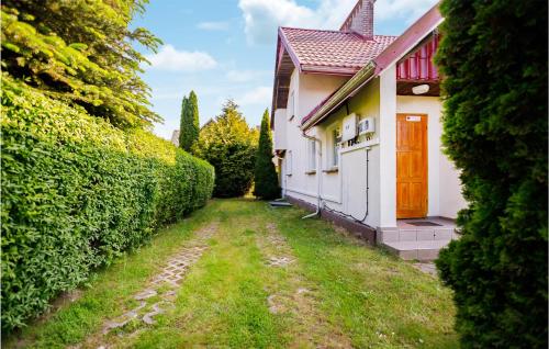 Holiday home Rowy ul. Jarzebinowa - image 12