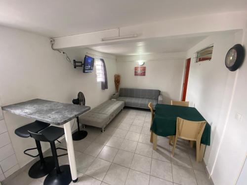 Logement de 40m2 avec terrasse, moderne et équipé - Location saisonnière - Petit-Canal