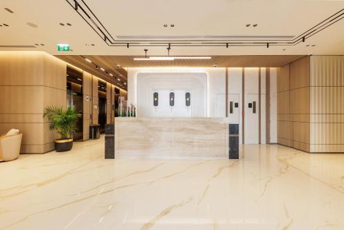 Lobby, Holiday Inn Dubai Jumeirah Village Circle by IHG near Dubai Sports City