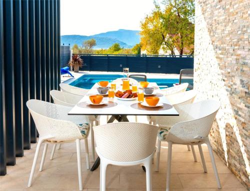 Facilities, Villa Casa Mia I Near Makarska I Heated swimming pool with jacuzzi in Sestanovac