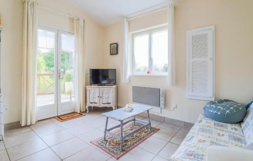 Amazing Home In Gueschart With House Sea View in Gueschart