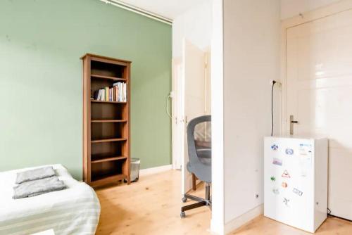 Cozy private room in shared apartment, close to beach and city center, L'Aia (foto 5)
